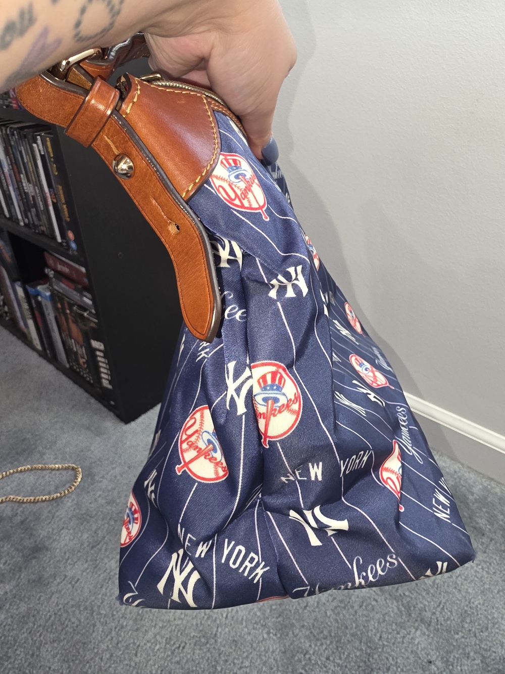 Dooney & Bourke New York Yankees Navy Logo Shoulder Bag - Picture 13 of 16